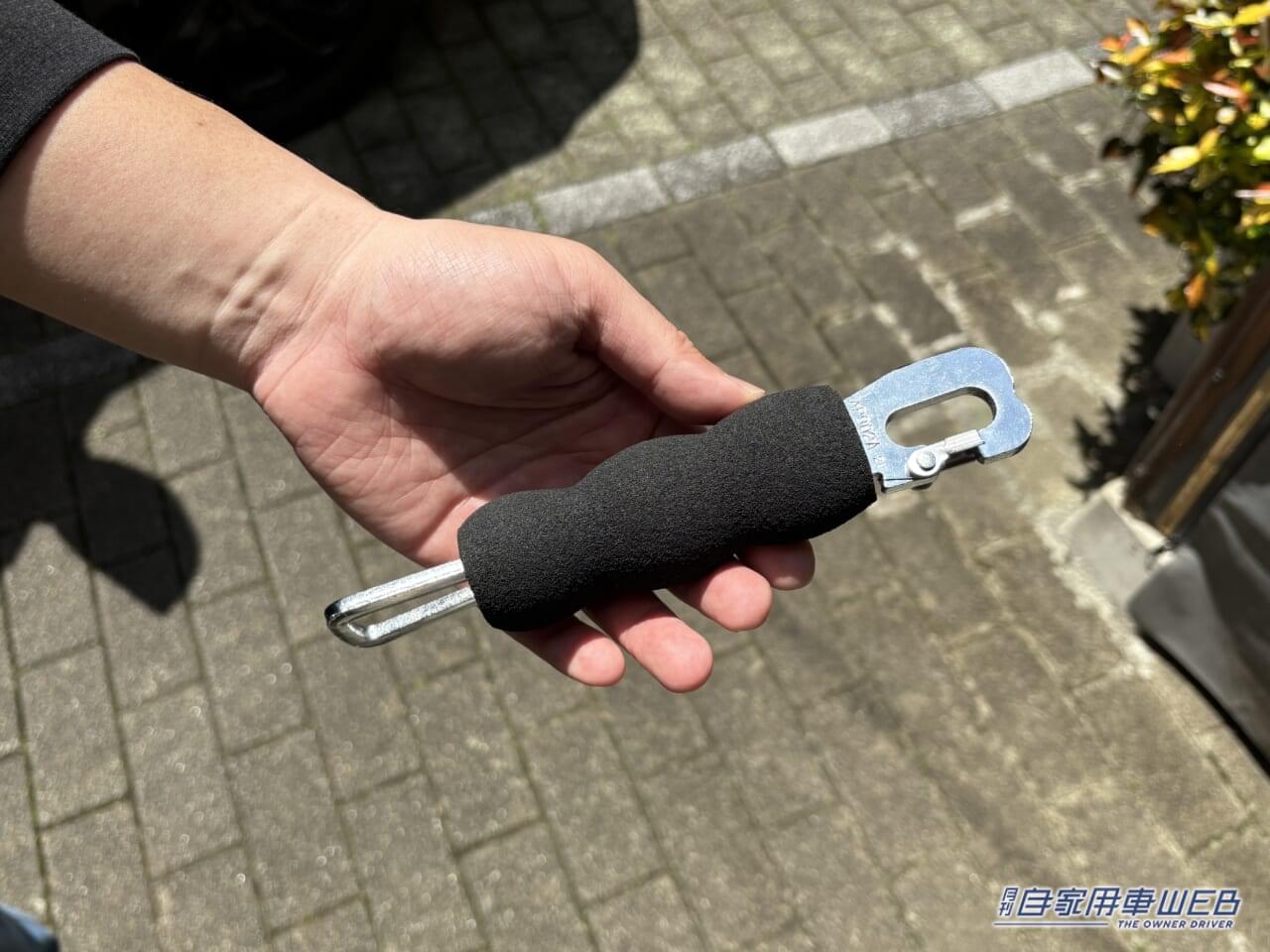 |「そうやって使うのか」ほとんどの車種に対応する謎パーツを購入「さすが名門工具メーカー製」思った以上に効果は抜群、取り付けた結果をレポート