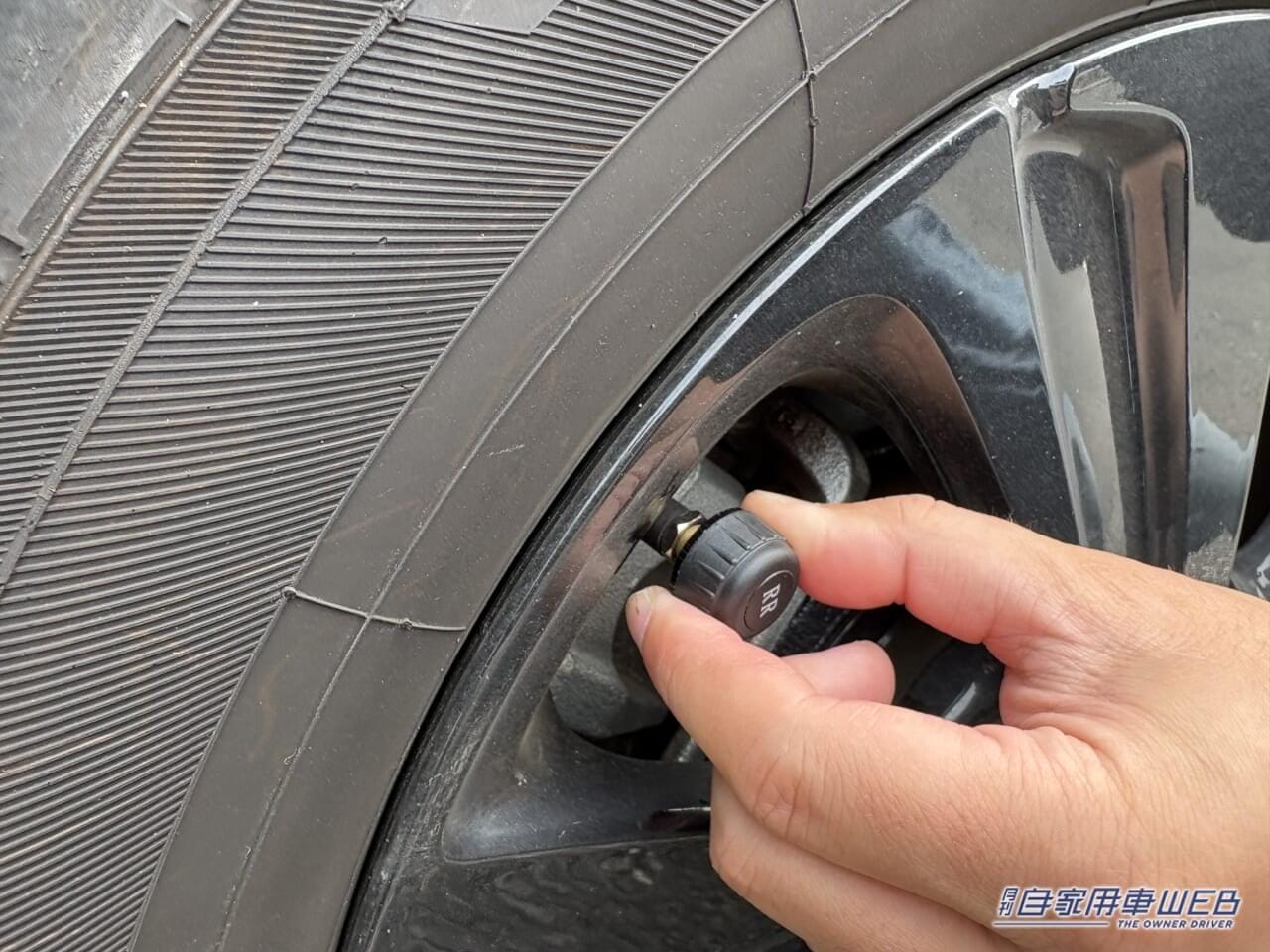 ｜「めっちゃ便利じゃん」「愛車に装着するだけ」少しの変化も数値化。クルマの状態を常に把握したい人にはオススメ、簡単な取り付けで安全を支える。