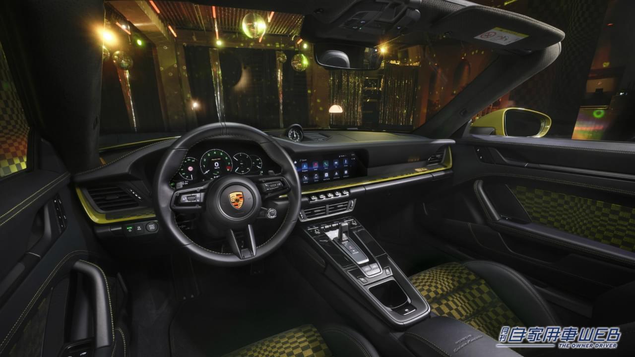 911カレラGTSカブリオレをベースにした「ポルシェ911スピリット70」の運転席。|伝説のパシャパターンが蘇る! 70年代スタイルを纏った最新911「ポルシェ911スピリット70」誕生