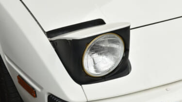 「ロータリーエンジンのための専用設計」リアルスポーツとして世界を魅了し欧米で大ヒット。一方で「プアマンズ・ポルシェ」という不名誉なあだ名で呼ばれることも…。