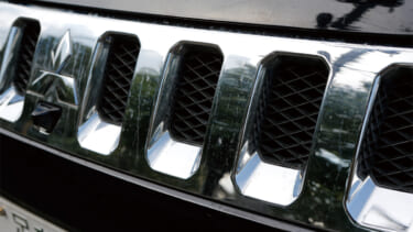 「ずっと気になってた…」くすんだメッキパーツをピカピカにしたい!「えっ…こんなにキレイになるなんて魔法?」新車時の輝きを取り戻す方法