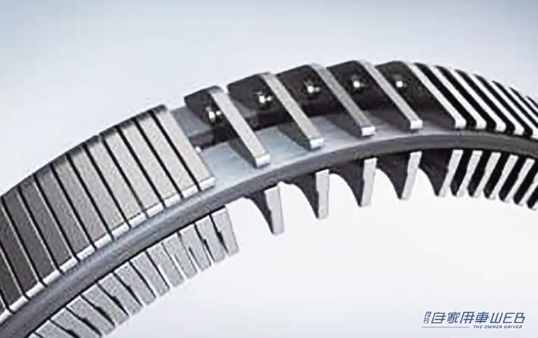 CVTの金属ベルトの構造。|世界初搭載の量産車はスバル・ジャスティだった。今ではすっかり主流となった、なくてはならない技術を解説。