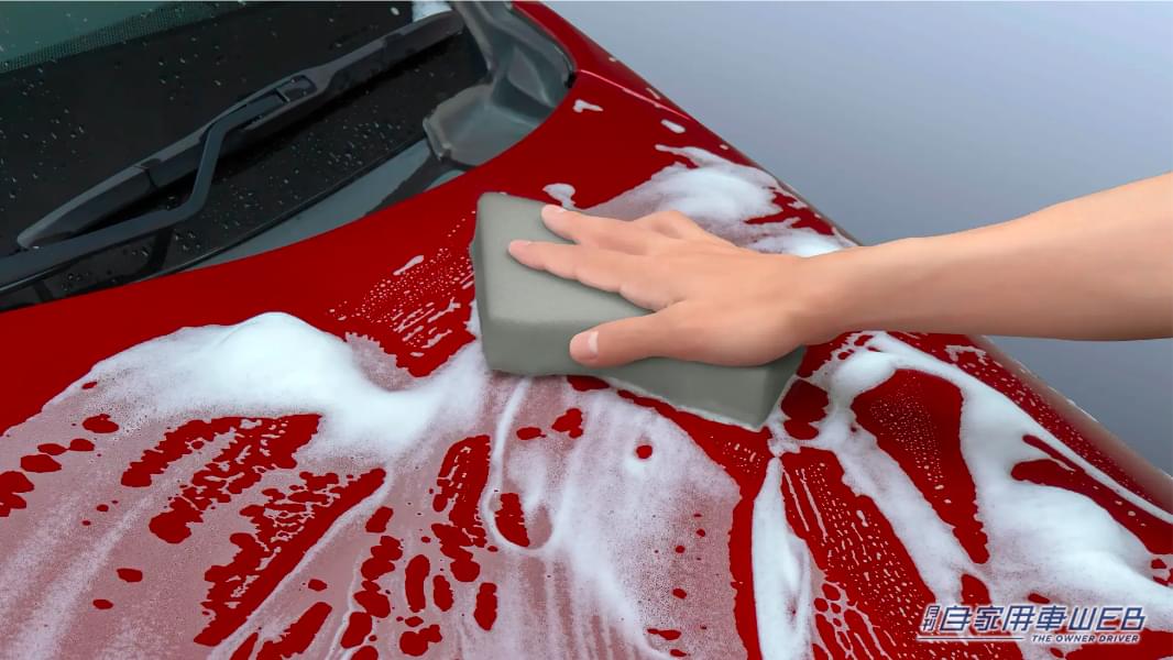 シャンプー洗車にも水洗い洗車にも対応。|クルマの「洗いにくい隙間」実は簡単に洗えます。「魔法のスポンジ」で、フロントグリルやドアバイザーがスッキリお掃除!