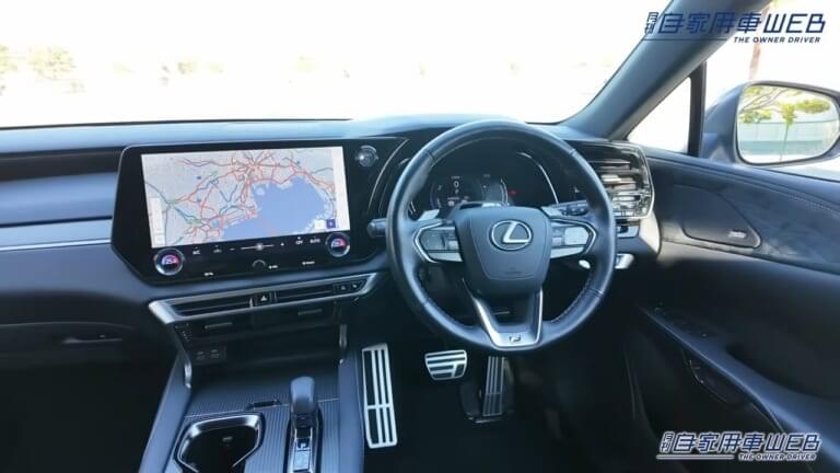 レクサスRXの運転席