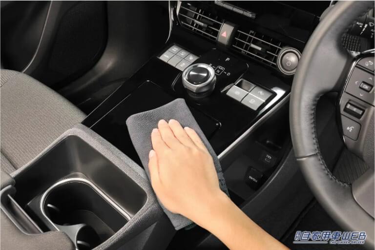 細かい隙間から広い面まで対応しやすいサイズ感も良い。|もうヤダ「窓ガラスのくもり」実は解消できます!くもりの原因は湿気と汚れ。