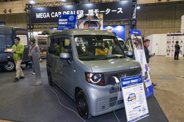 ミニチュアシマウザーCPのベース車はホンダ•N-VAN e: 。