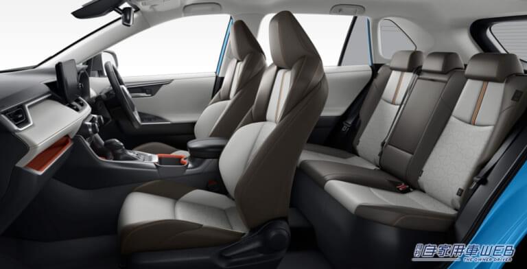 トヨタ・RAV4 インテリア|【夏の注目モデル】最新RAV4の買い得ポイントを徹底解説【モデル末期でも実力に陰りなし】