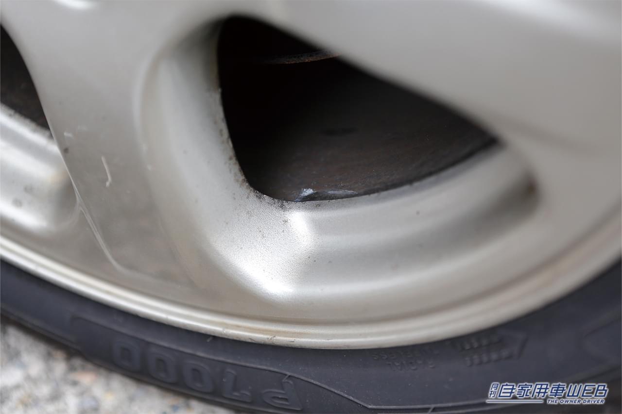 |「えっホイールに黒い点…」「洗車じゃ落ちない?」じゃあどうすれば…?新品のようにキレイにする簡単な方法を紹介