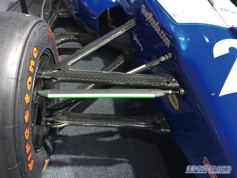 インディカーのフロントサスペンション。|「100mm低くしろ…」日本が誇る自動車メーカーが開発。世界の各社が模倣した技術は、スタイリッシュなデザインを実現するための難題が発端だった。