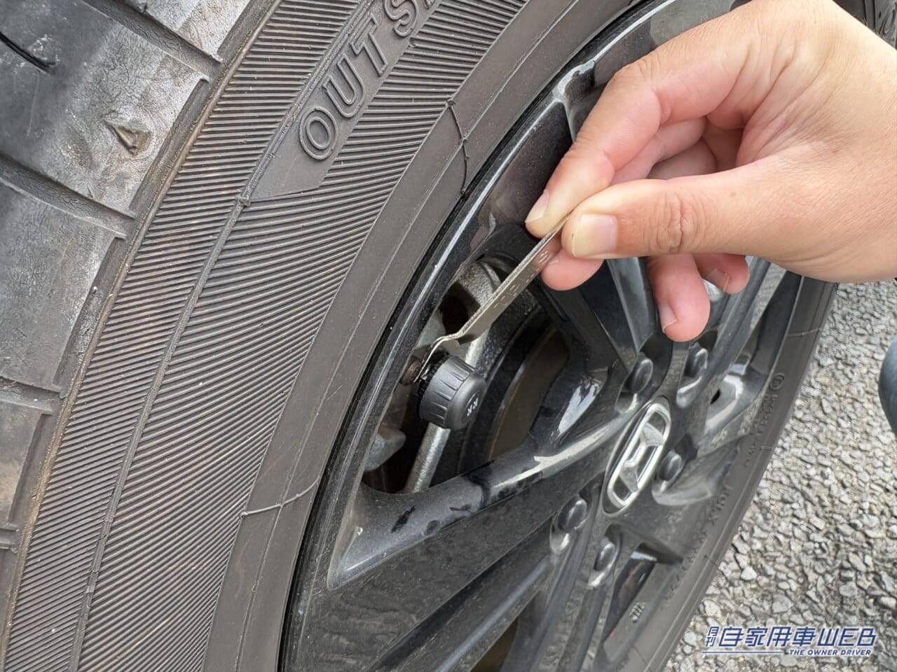 |「めっちゃ便利じゃん」「愛車に装着するだけ」少しの変化も数値化。クルマの状態を常に把握したい人にはオススメ、簡単な取り付けで安全を支える。