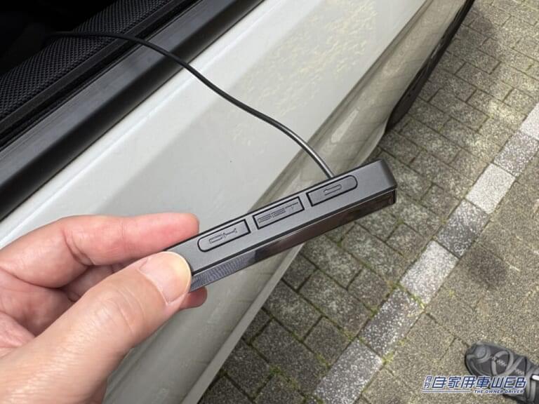 カシムラ タイヤ空気圧センサーKD-220の各種機能を呼び出し、設定するためのボタン。操作はシンプルだ。|「めっちゃ便利じゃん」「愛車に装着するだけ」少しの変化も数値化。クルマの状態を常に把握したい人にはオススメ、簡単な取り付けで安全を支える。