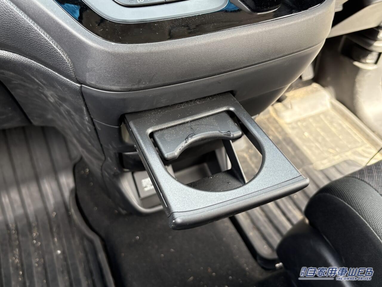 ホンダ フリード カップホルダー|「まさに探していたヤツ」「革新的だ…」マイカーの不満解消。「便利すぎて手放せない」アイデア満載のカーグッズ。