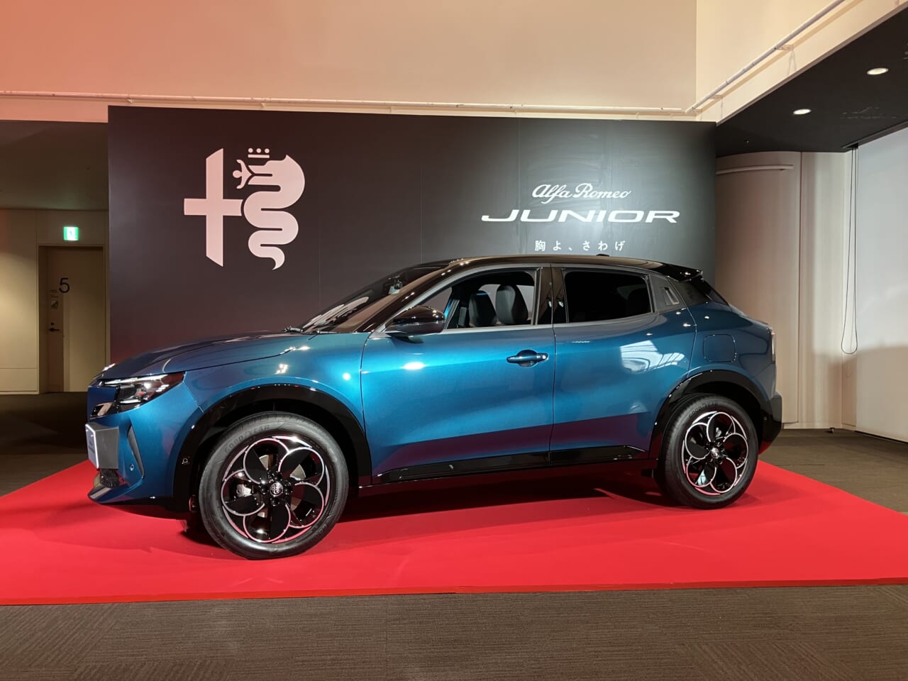 ｜アルファロメオの最新コンパクトSUV「 ジュニア」発売開始【国内モデルは買い得感のある420万円からの設定】