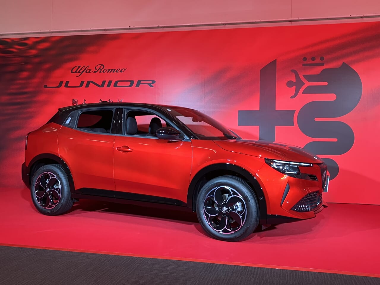 ｜アルファロメオの最新コンパクトSUV「 ジュニア」発売開始【国内モデルは買い得感のある420万円からの設定】