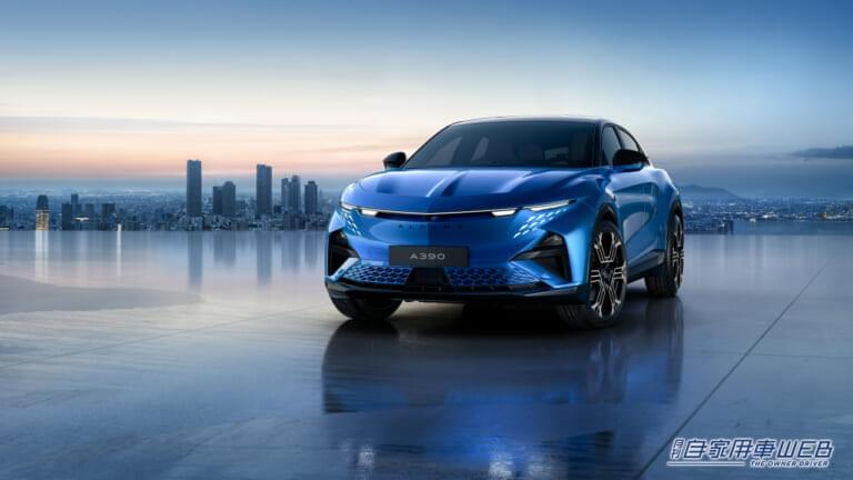 アルピーヌ A390 GTS|「スーツを着たレーシングカー」って何ぞや? 名車アルピーヌ A110の魂を宿す「A390」、驚異のトルクベクタリングで走りの未来を拓く