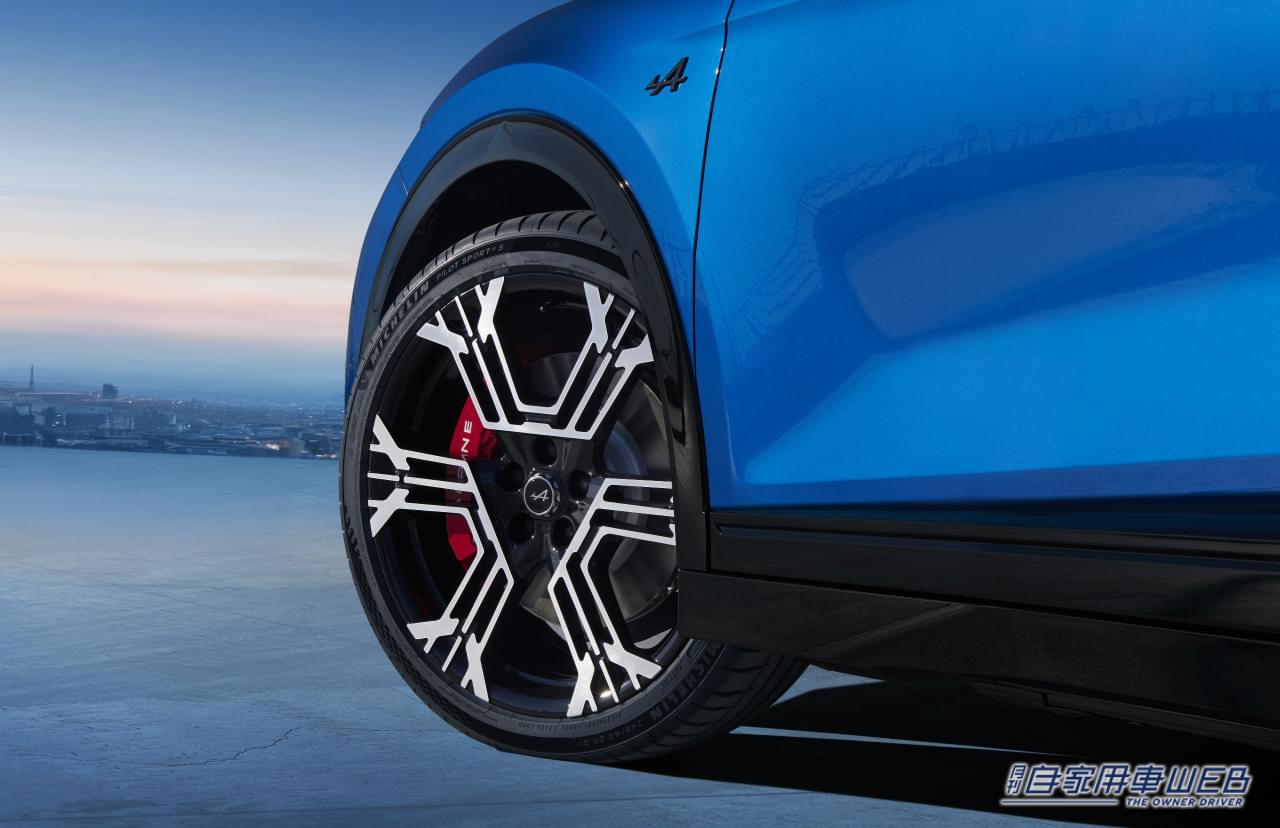 |「スーツを着たレーシングカー」って何ぞや? 名車アルピーヌ A110の魂を宿す「A390」、驚異のトルクベクタリングで走りの未来を拓く