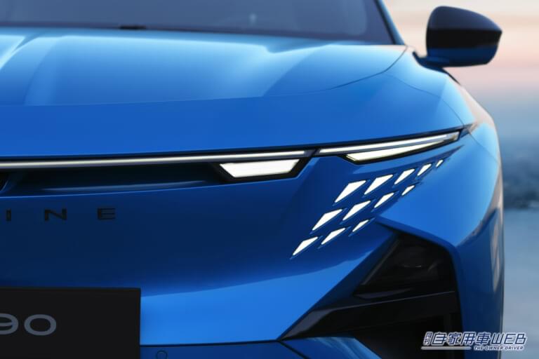 アルピーヌ A390 GTS|「スーツを着たレーシングカー」って何ぞや? 名車アルピーヌ A110の魂を宿す「A390」、驚異のトルクベクタリングで走りの未来を拓く