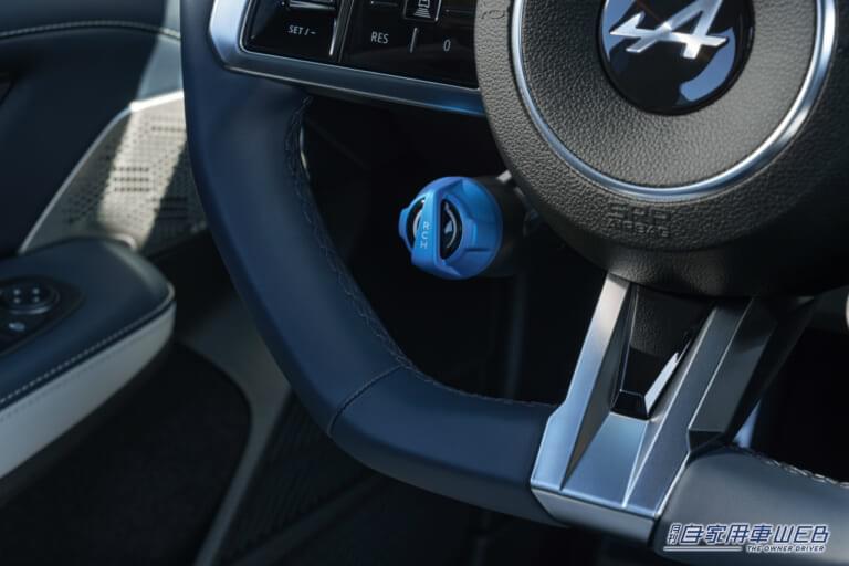 アルピーヌ A390 ステアリング|「スーツを着たレーシングカー」って何ぞや? 名車アルピーヌ A110の魂を宿す「A390」、驚異のトルクベクタリングで走りの未来を拓く