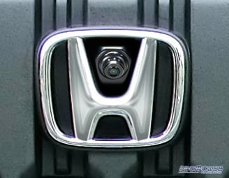 エンブレムフロントカメラキット(WR-V用)|【WR-Vオーナー必見】死角をカバーする便利アイテムが登場:データシステム・ホンダWR-V用カメラキット/サイドカメラ