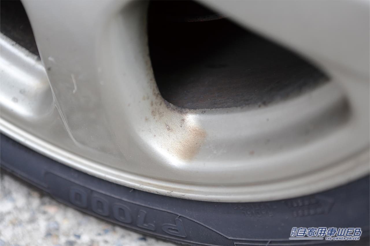 |「えっホイールに黒い点…」「洗車じゃ落ちない?」じゃあどうすれば…?新品のようにキレイにする簡単な方法を紹介