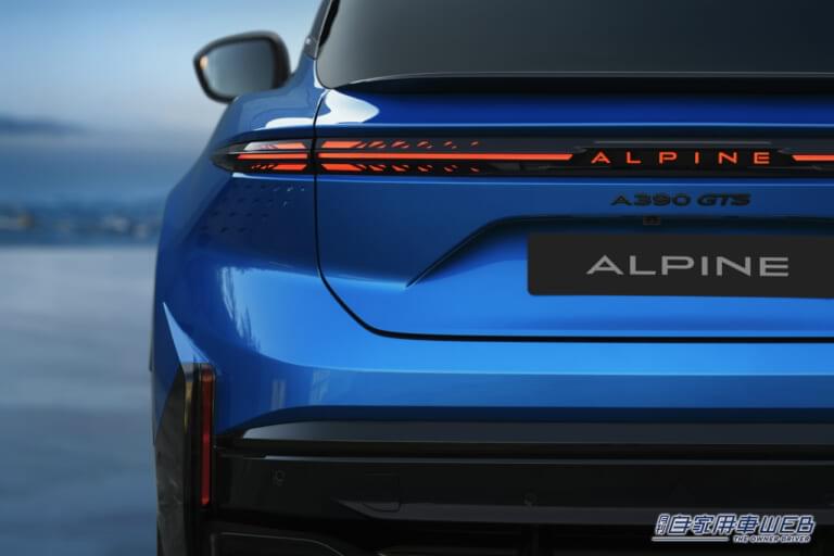 アルピーヌ A390 GTS|「スーツを着たレーシングカー」って何ぞや? 名車アルピーヌ A110の魂を宿す「A390」、驚異のトルクベクタリングで走りの未来を拓く