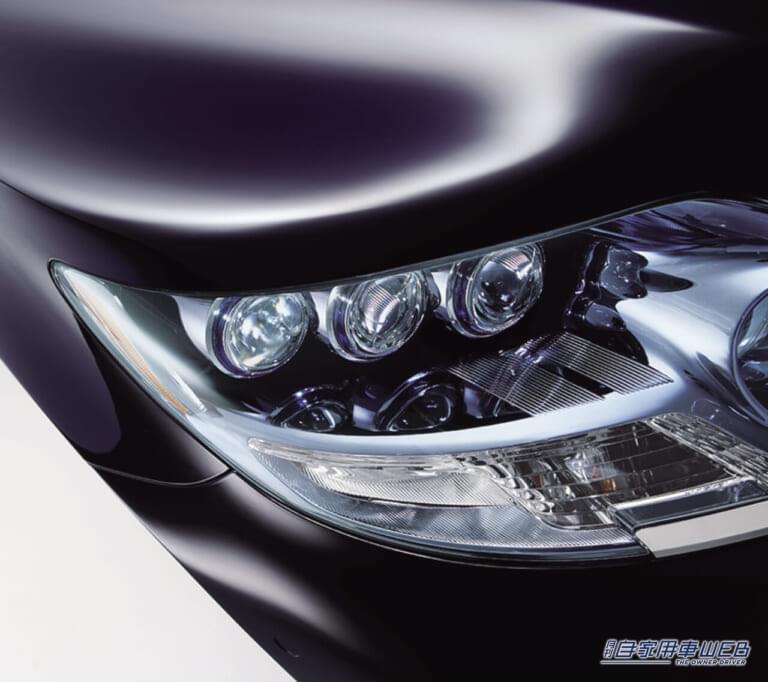 レクサスLS600hのLEDヘッドライト|「日本のサプライヤーが世界に先駆けて開発」レクサス車に搭載されて以降、世界の上級車がこぞって採用。アウディA8はなんと64個も…。