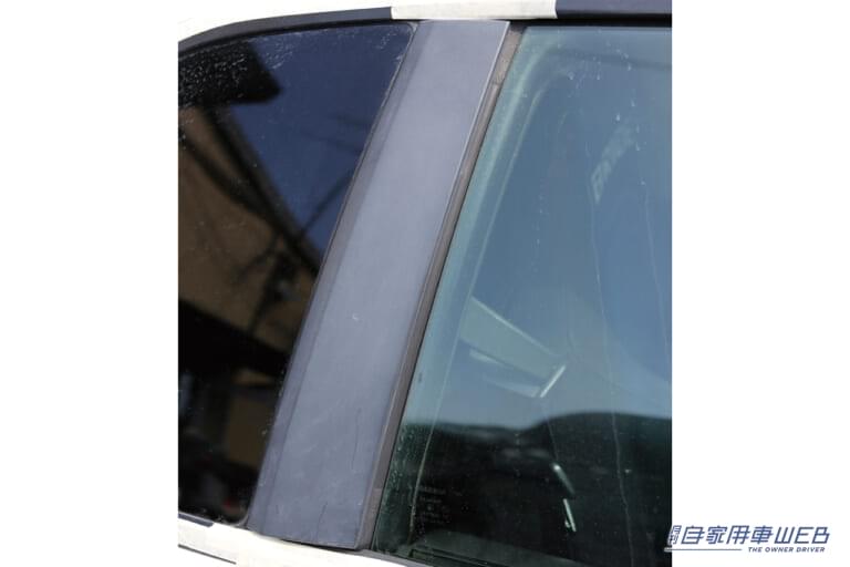 白化した未塗装の黒色樹脂。|「あきらめないで…」劣化した樹脂パーツのツヤが復活!低コストで効果てきめん。すぐに実践可能なメンテ法を解説