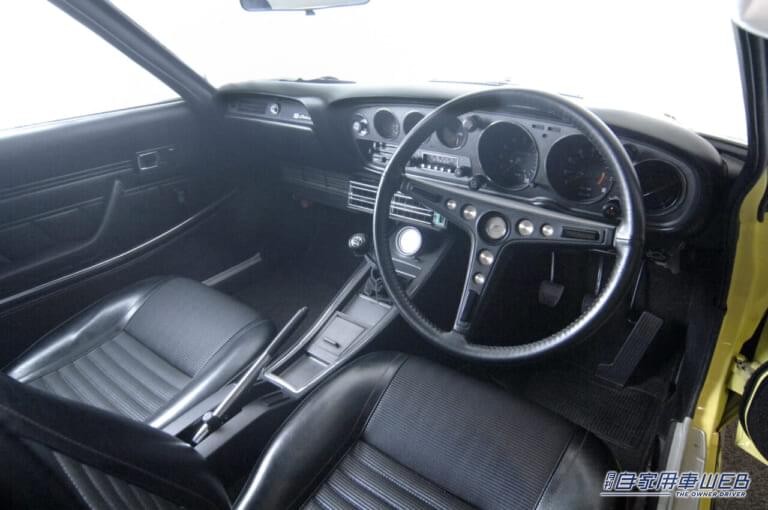 インパネ|欧米に「追い付け」精神から生まれた「ジェット機」モチーフのデザイン。それなのに愛称は、なぜか「ダルマ」に…【30年超えで愛され続けているトヨタ人気旧車を解説】