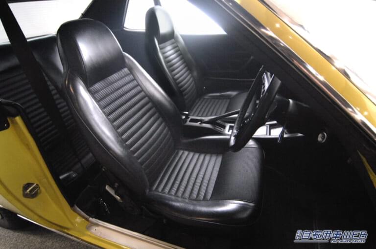 フロントシート|欧米に「追い付け」精神から生まれた「ジェット機」モチーフのデザイン。それなのに愛称は、なぜか「ダルマ」に…【30年超えで愛され続けているトヨタ人気旧車を解説】