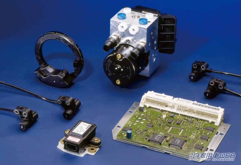 2002年のベンツに採用されたABSユニット。|「プレリュードが国内初採用」「外見からはわからない」ホンダは北海道のテストコースにジャーナリストを呼び、その装置の効果を試させた