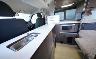 リンエイ バカンチェス ダイネット40 車内｜「コンセプトは秘密基地」40周年記念車は、ダイネットスペースの快適性を最大限に活かせる充実のフル装備が魅力！