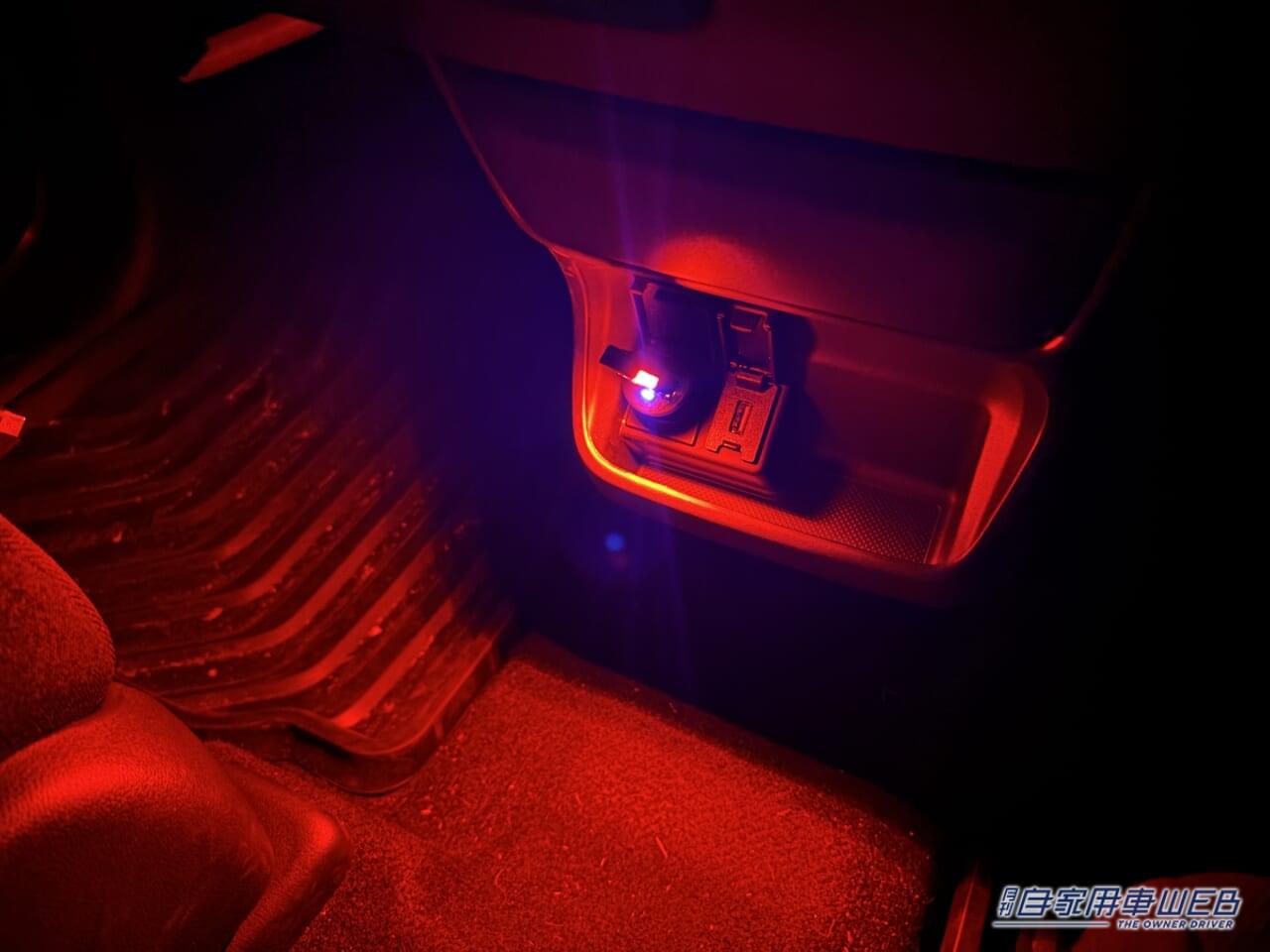 リモコン付スイングUSBライト EL-179［星光産業 EXEA］｜「パワーアップした…」「車のUSBポートに挿すだけ」人気のカスタムグッズに意外すぎる機能が追加！進化したポイントも解説