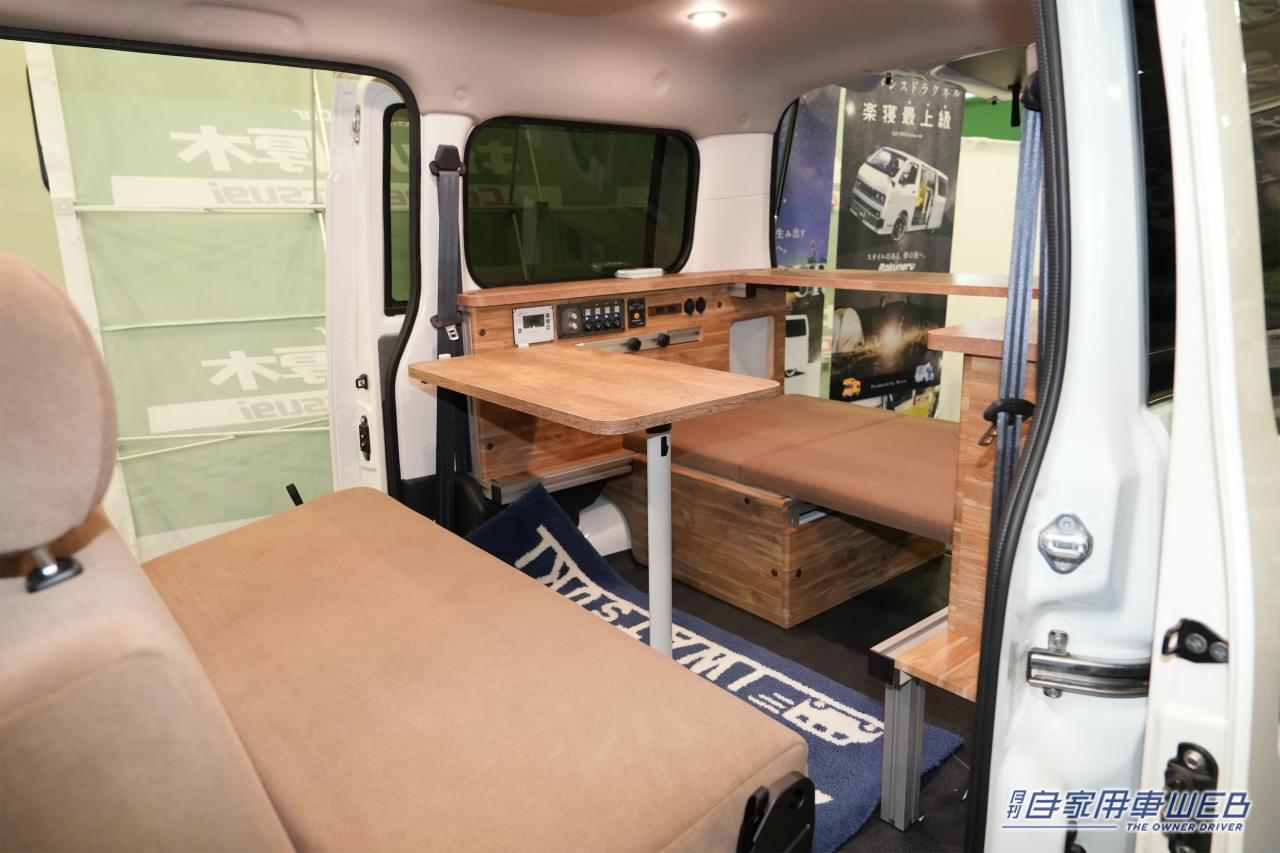 |旅先でも「快適に過ごせて、寝れる。もちろん調理も可」。全長4m級のバンキャンパーは、2人旅のベストパートナーだった