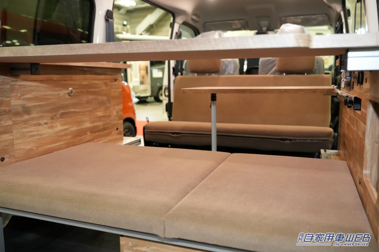 |旅先でも「快適に過ごせて、寝れる。もちろん調理も可」。全長4m級のバンキャンパーは、2人旅のベストパートナーだった