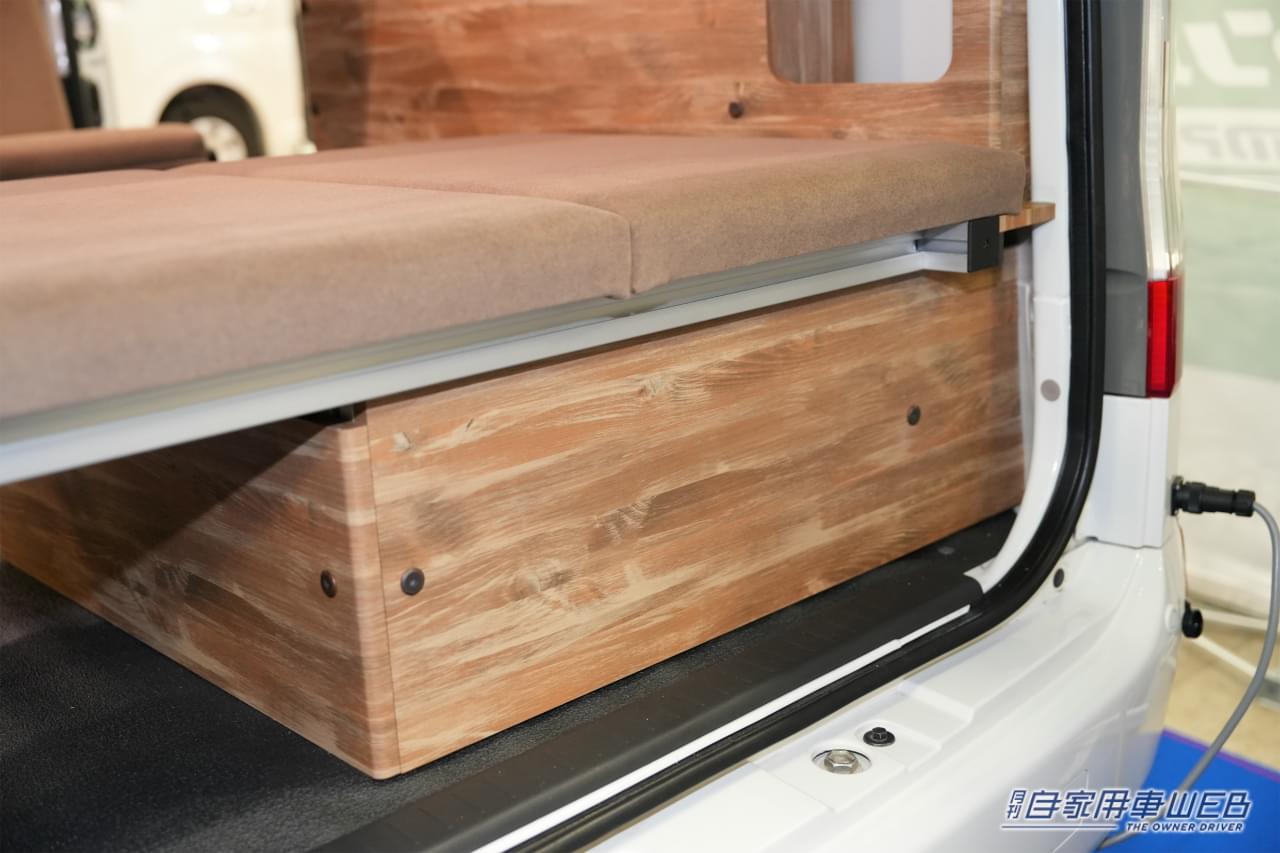 |旅先でも「快適に過ごせて、寝れる。もちろん調理も可」。全長4m級のバンキャンパーは、2人旅のベストパートナーだった