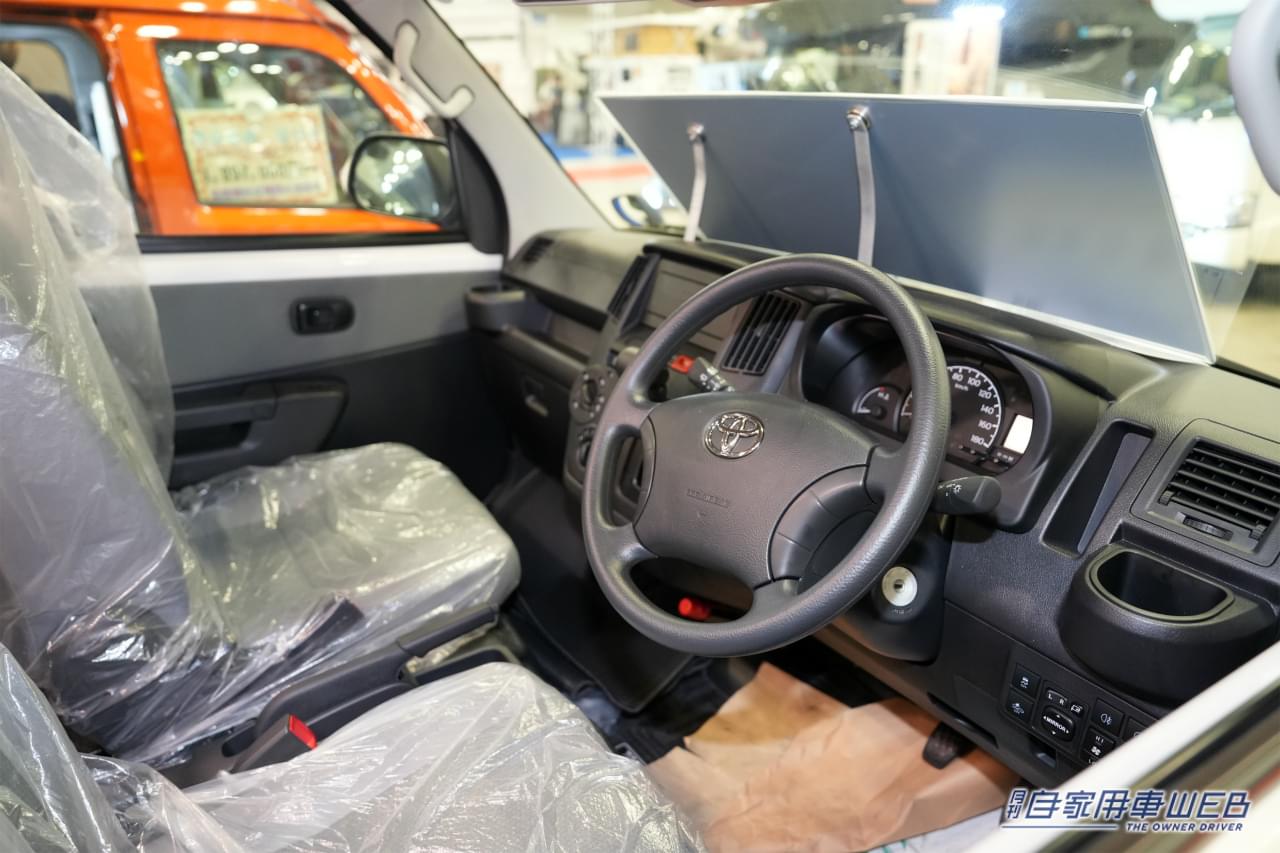 |旅先でも「快適に過ごせて、寝れる。もちろん調理も可」。全長4m級のバンキャンパーは、2人旅のベストパートナーだった