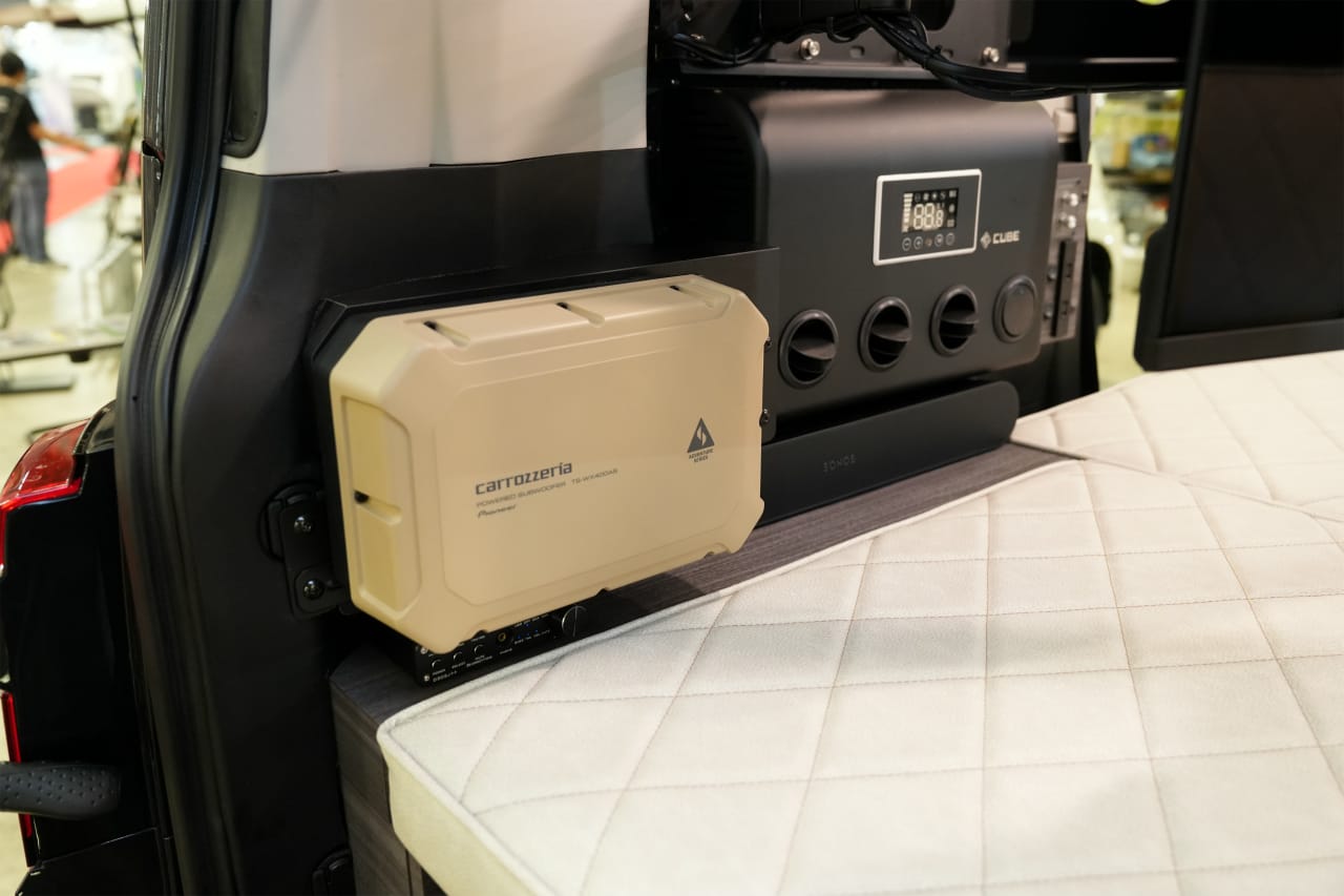 ｜最強エンタメキャンパーは、大画面モニター＋本格スピーカー搭載の「動く映画館」。キャンプの現場で真価を発揮するこだわりポイントを解説