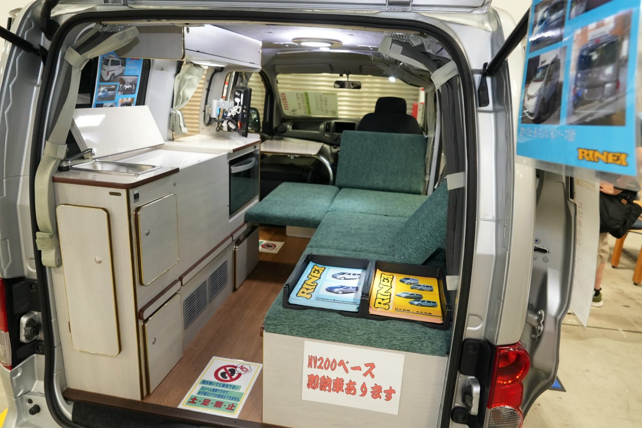 女性ひとり旅に最適!「冷凍庫」「電子レンジ」完備のキャンパーが支持される理由。