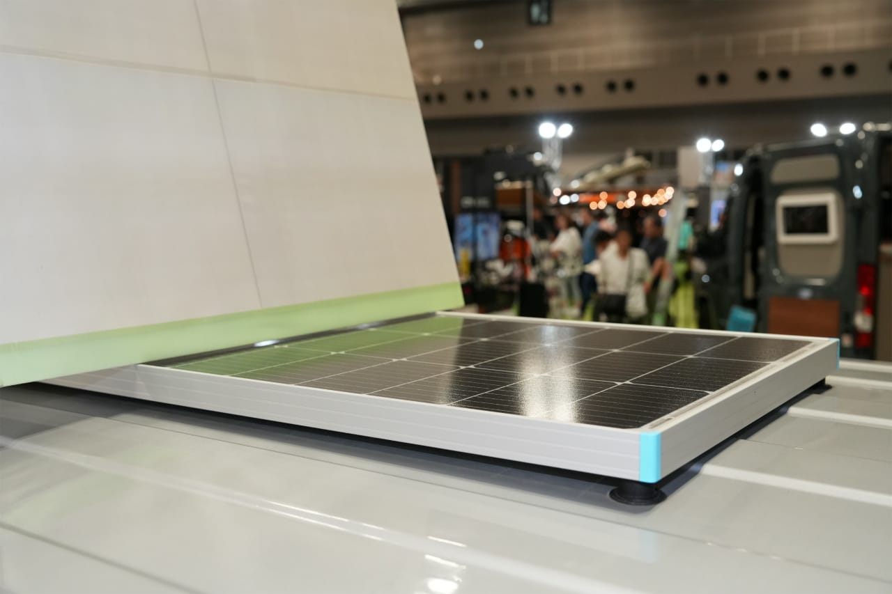 ｜女性ひとり旅に最適！「冷凍庫」「電子レンジ」完備のキャンパーが支持される理由。