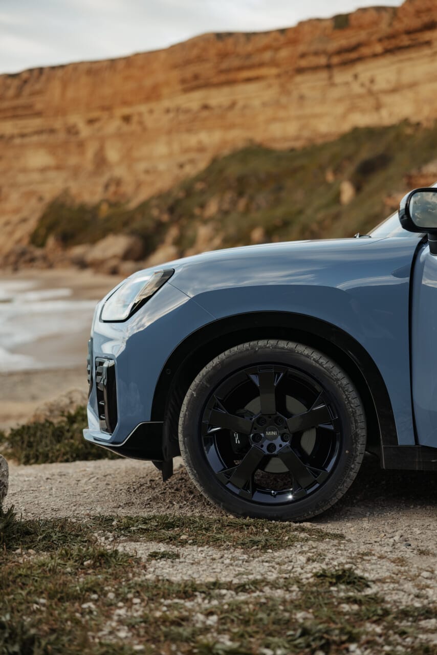 ｜特別な「青色」を纏う限定車「MINI カントリーマン スレート・ブルー」登場