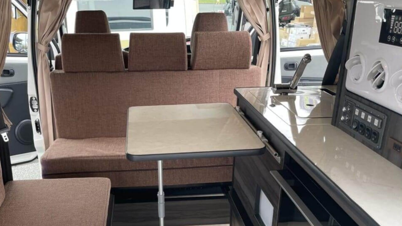 「えーっ 本当に商用車?」大きすぎず、小さすぎない。ちょうどいいキャンピングカーが最高すぎた!