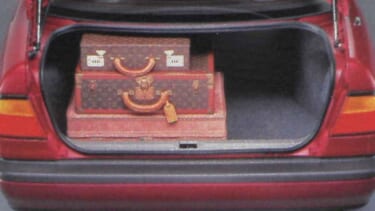 「何コレ硬っ!」当時は理解されずクレーム殺到だった日産の新しいクルマづくり。夢だった豊かさを手に入れた日本人の新たな羨望。