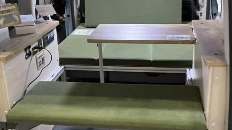 「こんなステップワゴン見たことない」テーブルも収納も全部車内に収まる驚愕の仕掛け。快適すぎて戻れない！