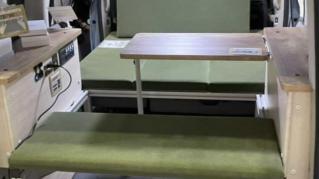 「こんなステップワゴン見たことない」テーブルも収納も全部車内に収まる驚愕の仕掛け。快適すぎて戻れない!
