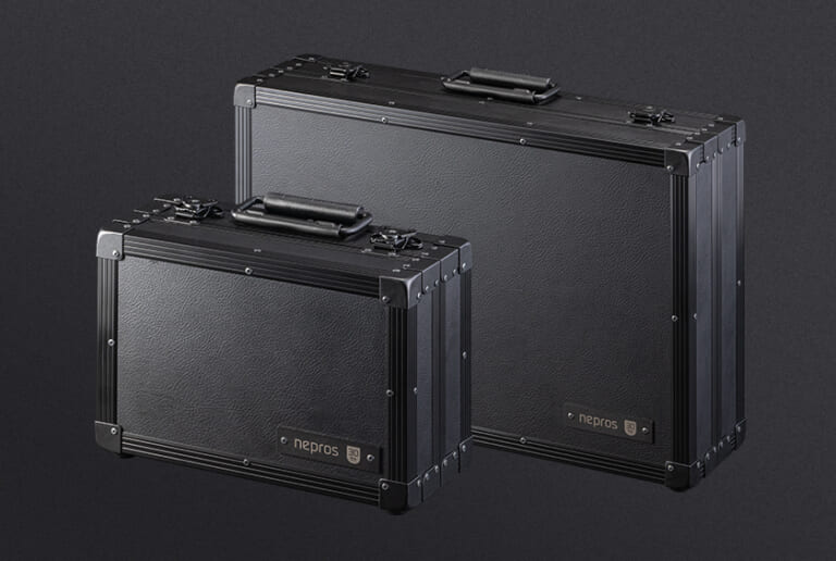 neprosの30周年限定モデルの専用ケース｜「憧れのブランド」「プロが絶大な信頼を寄せる」見たら絶対に欲しくなるレベルのシブすぎる仕上がり。限定モデルが登場