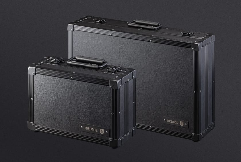 neprosの30周年限定モデルの専用ケース｜「憧れのブランド」「プロが絶大な信頼を寄せる」見たら絶対に欲しくなるレベルのシブすぎる仕上がり。限定モデルが登場