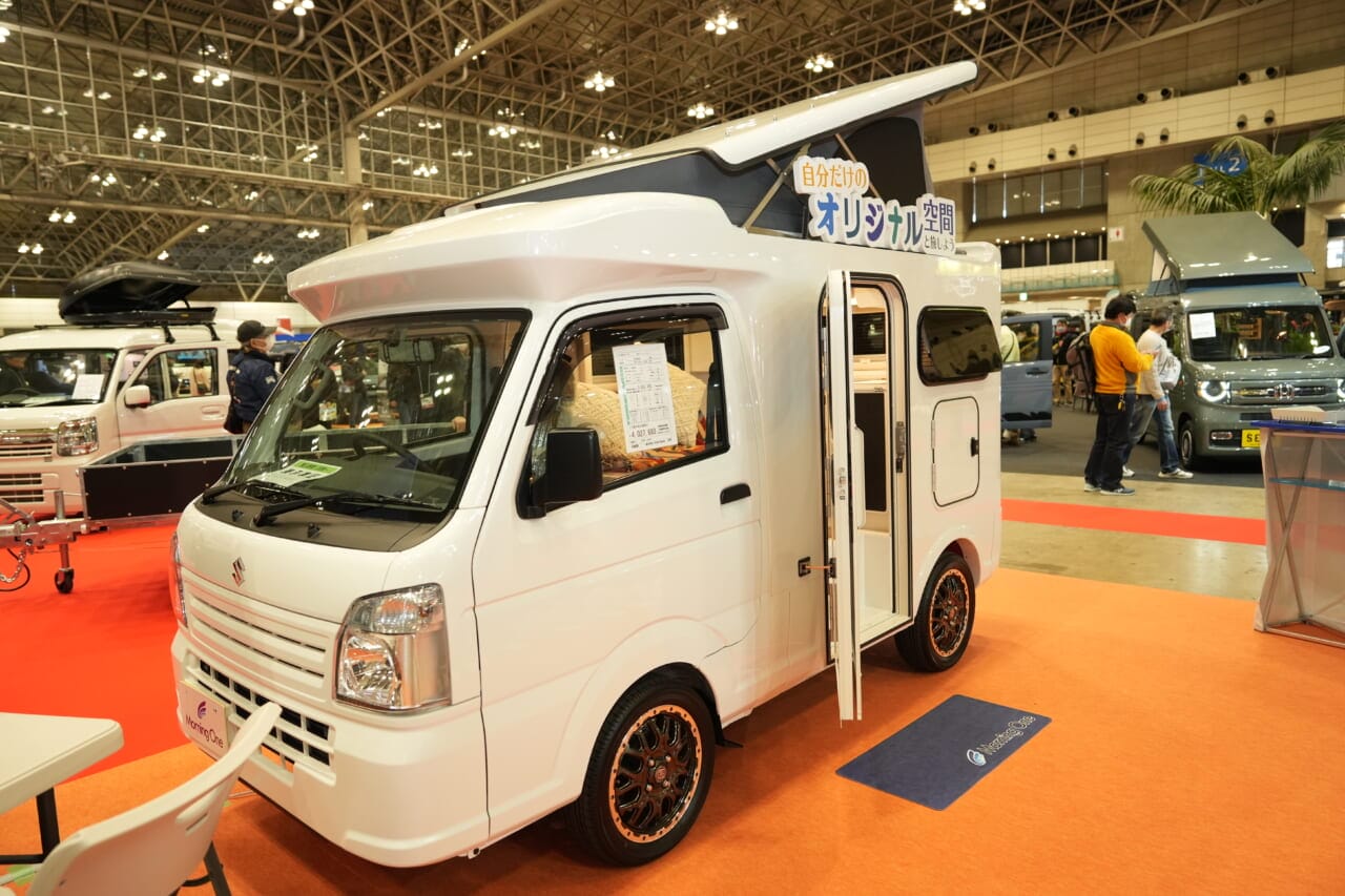 ベース車はスズキ•キャリイトラック。2WDと4WDから選べる。｜「本当に軽トラ？」「信じられない…」コスパ最強かも！ 走るミニ別荘みたいな軽キャンパー。