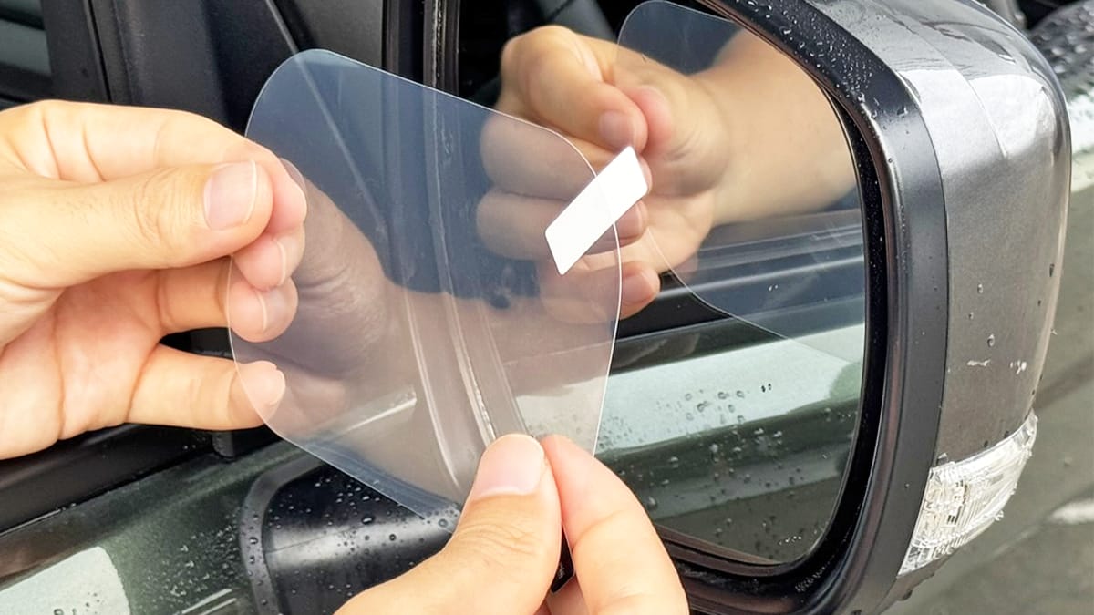 「貼るだけで効果」「どういう原理なの?」ドライバーのストレス解消、安全運転にも貢献。大型サイズが新たに追加