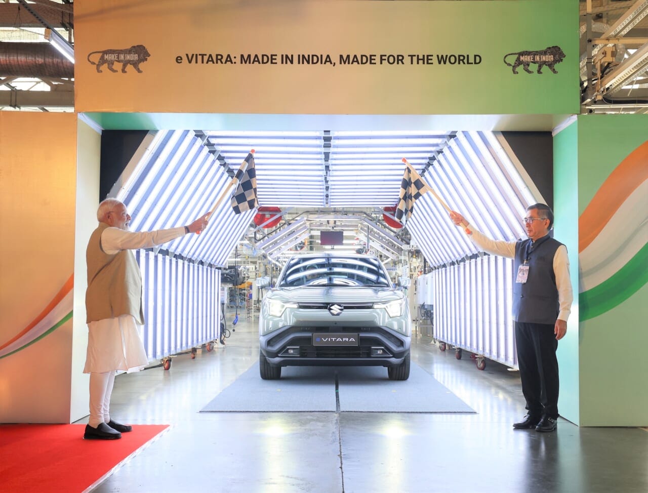 スズキ初のBEV「e VITARA」、インドから世界へ出荷を開始【インド・グジャラート工場で記念式典を開催】