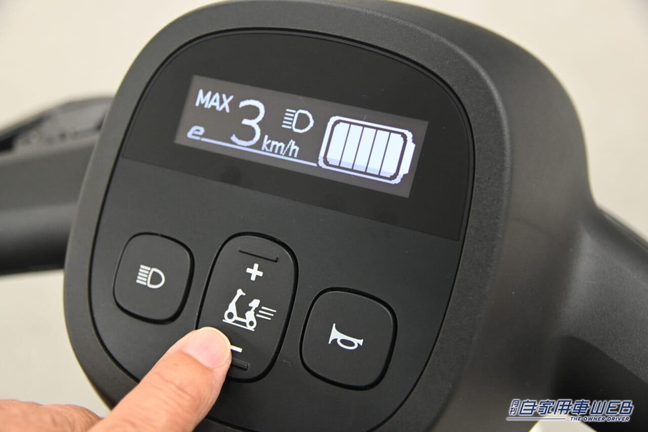 |ダイハツが仕掛ける新戦略。「e-SNEAKER」でシニアカー市場に殴り込み【未来の歩行モビリティの実力は如何に?】